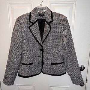Metrostyle black and white suit jacket size 12